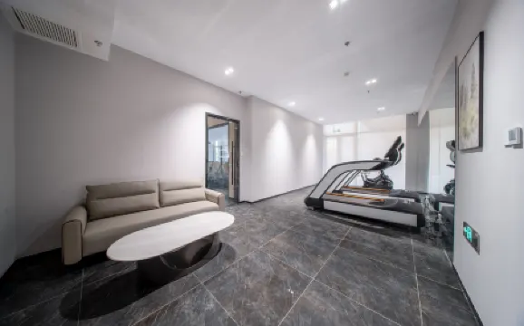 GreenTree Inn Express Hotel (Jiulong Hui Liqun Shopping Plaza)