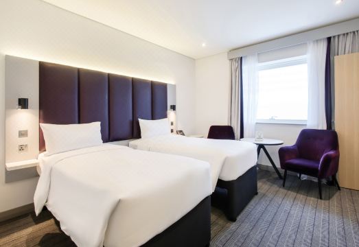 프리미어 인 두바이 인터내셔널 에어포트 수영장