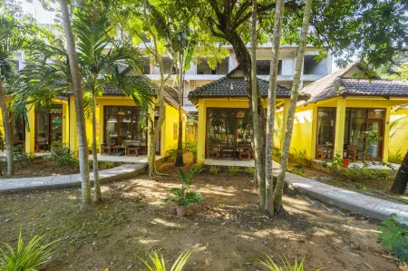 Green Bungalow Garden Resort