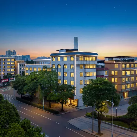 Fudian Hotel (Beihai High-speed Railway Station No.8 Middle School Branch) Отели рядом со станцией Beihai Railway Station