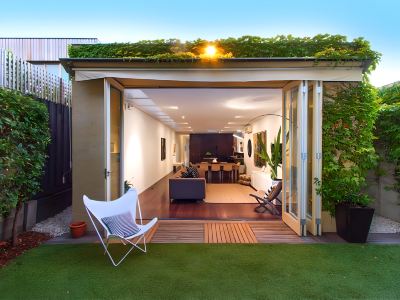 St Kilda Style - Stunning 3 Bedroom House