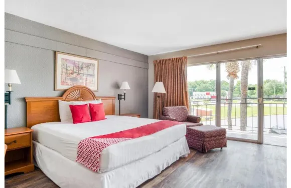 OYO佛羅里達野馬銀泉酒店