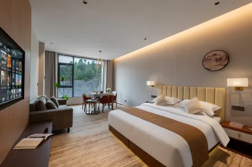 HUAYI INTERNATIONAL HOTEL - 2-Star
