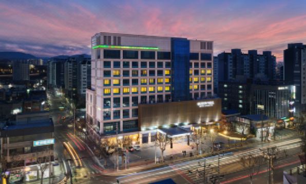 Queenvell Hotel - Housity