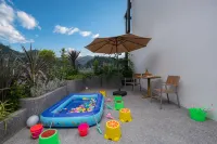 Shanheshi 360° Panoramic Skyview Guesthouse (Zhenyuan Ancient Town) - Family