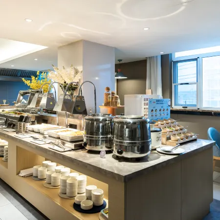Homeinn (Xuzhou Feng County Zhongyang Avenue Wuyue Plaza Store)
