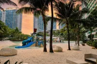 The Sunny Side 2BR with Pool and City View - Beach