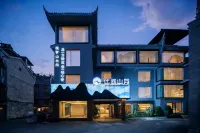 鳳凰此間山月中国式庭園旅館（鳳凰古城沱江） - 新規開業
