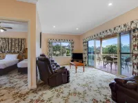Robyn's Nest Lakeside Resort Hotels in Merimbula