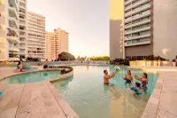 13th Floor · Mountain & Sea View · Pool · 2 min to Beach - สระว่ายน้ำแบบอินฟินิตี้