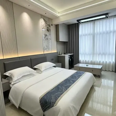 Yixuan Light Luxury Homestay (Wang Family Courtyard)