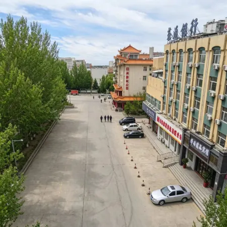 Home Inn Huayi Hotel (Daqing West Railway Station Kunlun Tangren Center)