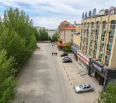 Home Inn Huayi Hotel (Daqing West Railway Station Kunlun Tangren Center) - Parking