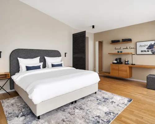 June Six Hotel Berlin City West Hotels near Savigny Square