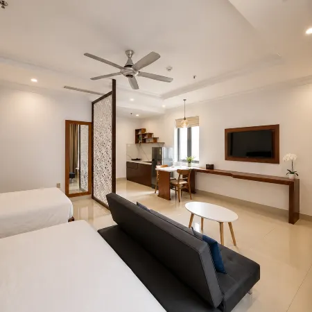 Kiwi Beachside Hotel & Cafe Da Nang