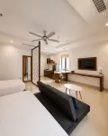 Kiwi Beachside Hotel & Cafe Da Nang