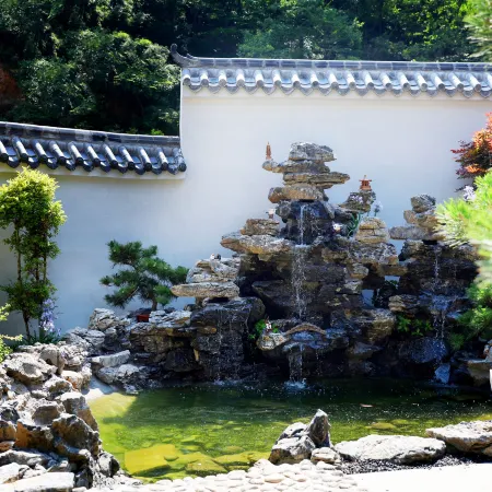 Maple Grove Inn (Baquanxia Store)