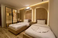 Royal Great Pyramid Inn - Inns