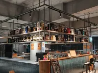 F18 Hub Hostel - bars