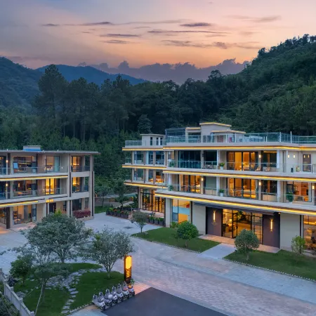 Guangxing Pavilion Mountain Language Residence (Qingyuan Ancient Dragon Gorge Store)