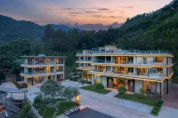 Guangxing Pavilion Mountain Language Residence (Qingyuan Ancient Dragon Gorge Store) - parking