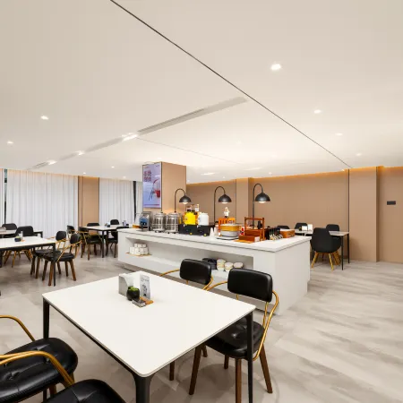 Wanda Yue Hotel (Pingtan Station Night Market, Longwangtou Beach)