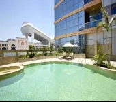Sunday Signature Hotel & Residences Al Barsha (Formerly DoubleTree By Hilton) - 수영장