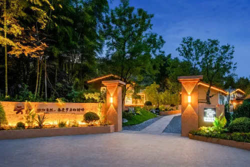 Yunsai Youju · CloudSpray · Lakeside Luxury Leisure Vacation Villa (Huzhou) - 2-Star