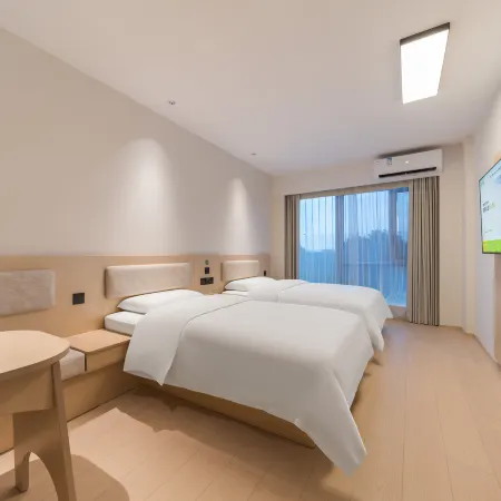Hi Inn Xiangyang East Railway Station Greenland Inter‑city Space Station Hotel