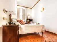 Hotel Costantini Hotels near Corridoio Vasariano