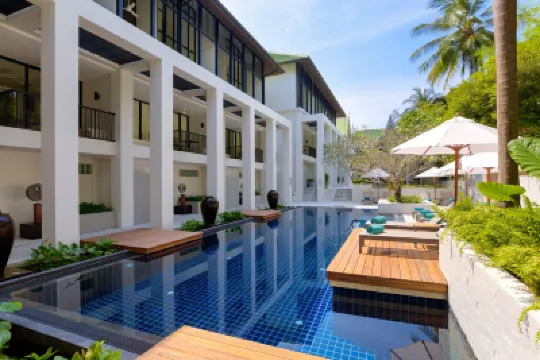 Outrigger Surin Beach Resort Hotels in der Nähe von Surin Strand