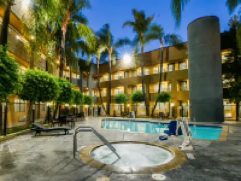 トラベロッジ バイ ウィンダム コマース ロサンゼルス エリア コマースのホテル