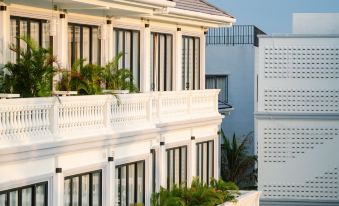 Moodhoian Riverside Resort & Spa