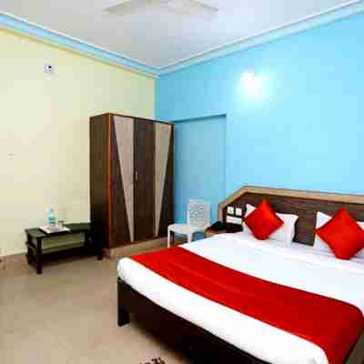 Hotel D-2 Holiday Inn Puri Near Sea Beach - Excellent Service Recommended Rooms