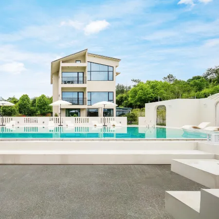 Moganshan Jiuzhu Hot Spring Light Luxury Beauty Hotel
