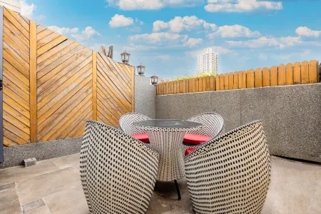 Rezen Hotel (Lanzhou Eastern Market Provincial Meteorological Bureau Subway Station) Отели рядом с достопримечательностью «Changqing School of Lanzhou University of Finance and Economics Student Union»