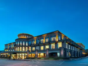 Golden Shining Gulf Hot Spring Resort Hotel