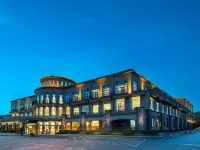 Golden Shining Gulf Hot Spring Resort Hotel فنادق في تشيُ جينغ