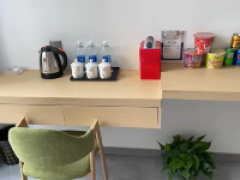 Hunchun 100 yuan hotel Hotels in Qichun