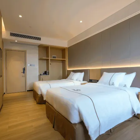 Four Seasons Hotel (Wuchuan Airport)