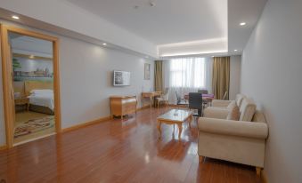 Vienna Hotel (Huizhou Zhongkai Lilin North Station Store)