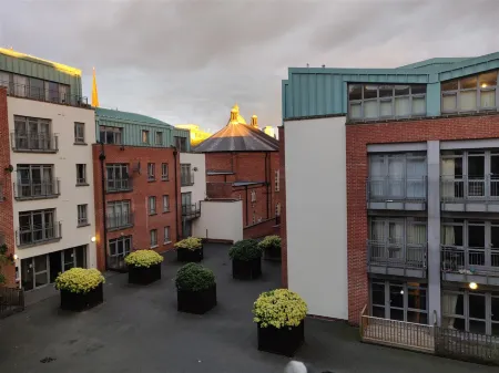 Beauchamp House - 2-Bed 2-Bath Apartment in Coventry City Centre by CovStays Отели рядом с достопримечательностью «Университет Ковентри»