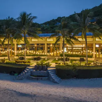 Hon Tam Resort (formerly MerPerle Hon Tam Resort)