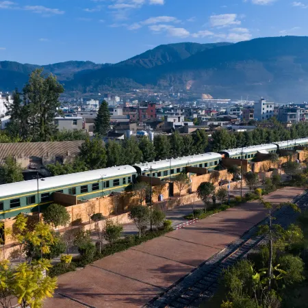 Shifang Yunxuan Railway Hotel