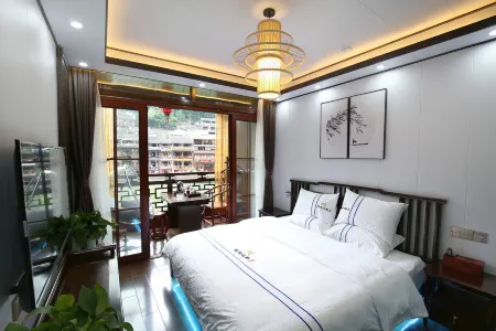 Phoenix flower trail river view Homestay