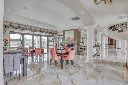 Villa Tasha Luxury Suites, Lanseria Отели в г. Sterkfontein DMA