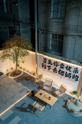 Mangshi Lilian Youth Hostel