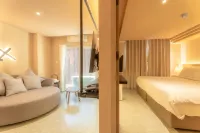 Mai Hotel - parking