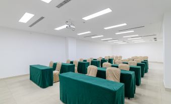 Dongfu Hotel (Guangzhou Huadu Plaza Cultural Tourism City)