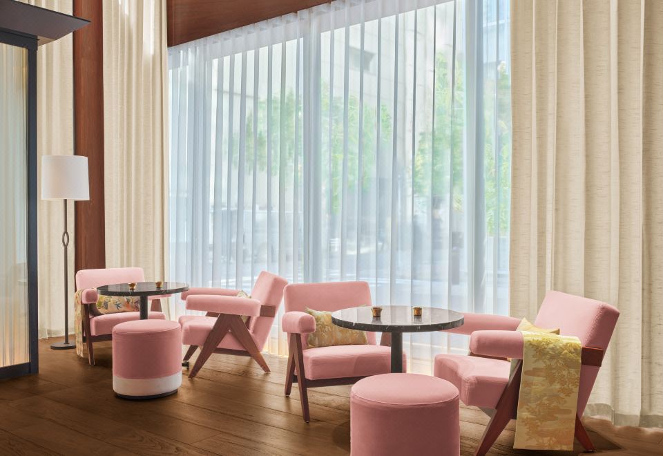 도쿄 에디션 긴자 호텔의 세련된 로비